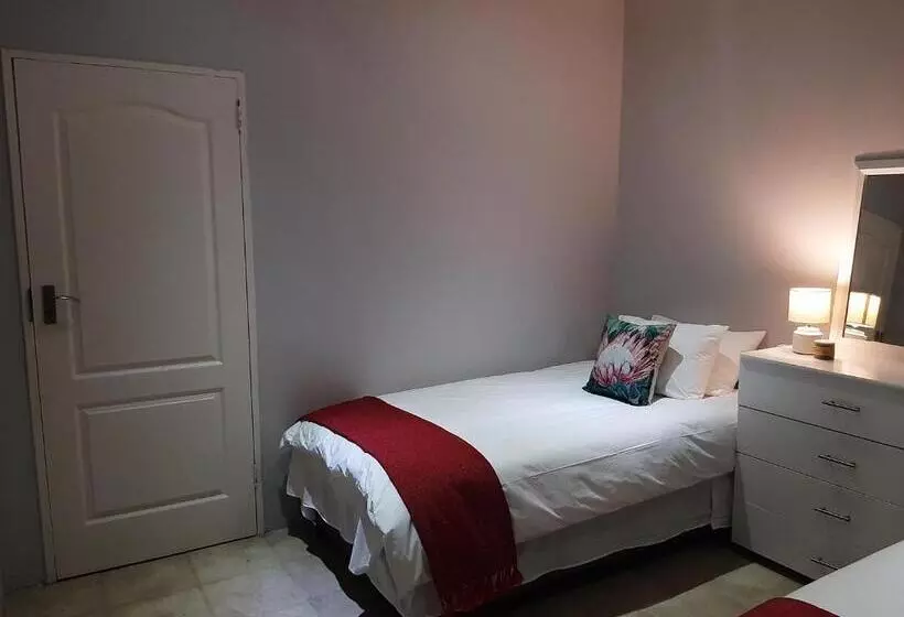 پانسیون Leadwood Lodge