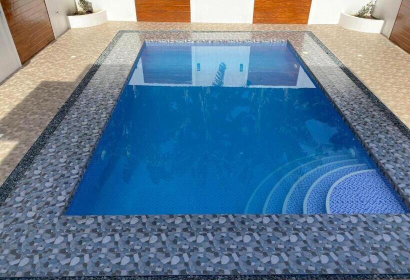 리조트 Luxurious & Spacious Guesthouse