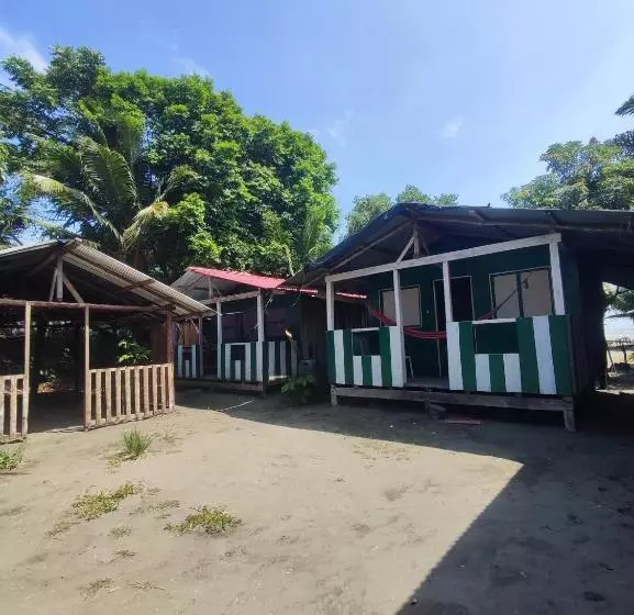 ユースホステル Cabañas En Playa La Barra