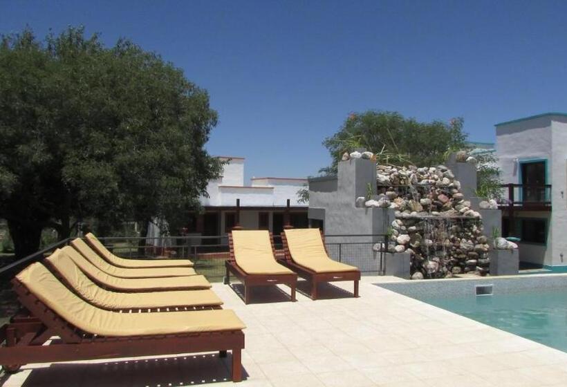 호스텔 La Posada Del Tala