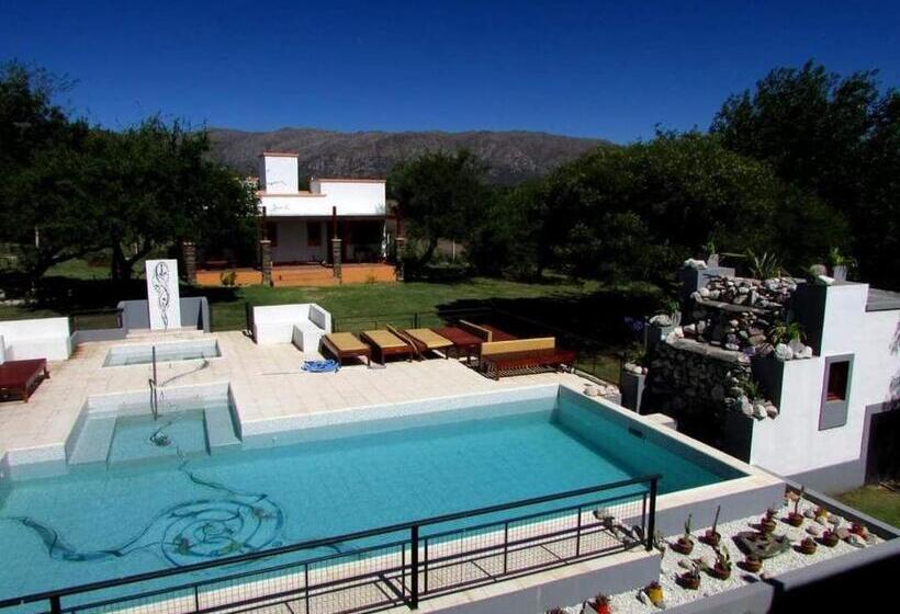 호스텔 La Posada Del Tala