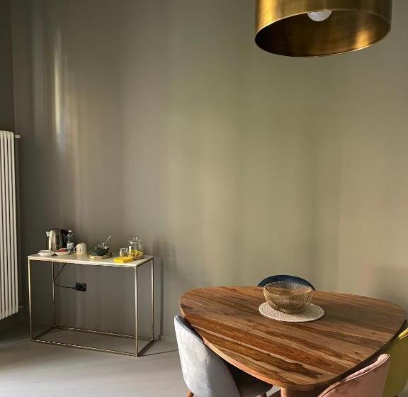 تختخواب و صبحانه A&f