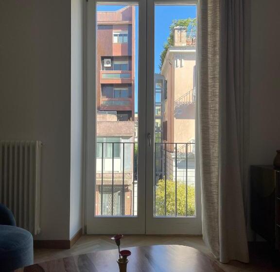 تختخواب و صبحانه A&f