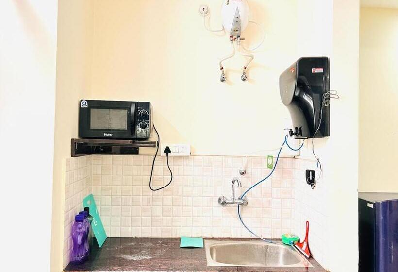 تختخواب و صبحانه Lfp Luxury Homes Fully Furnished Apartment