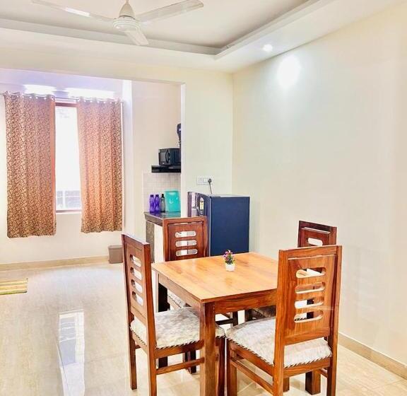 تختخواب و صبحانه Lfp Luxury Homes Fully Furnished Apartment