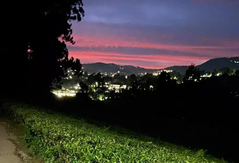 Aamiaismajoitus (B&B) Moonlight Chillers By Lexstays