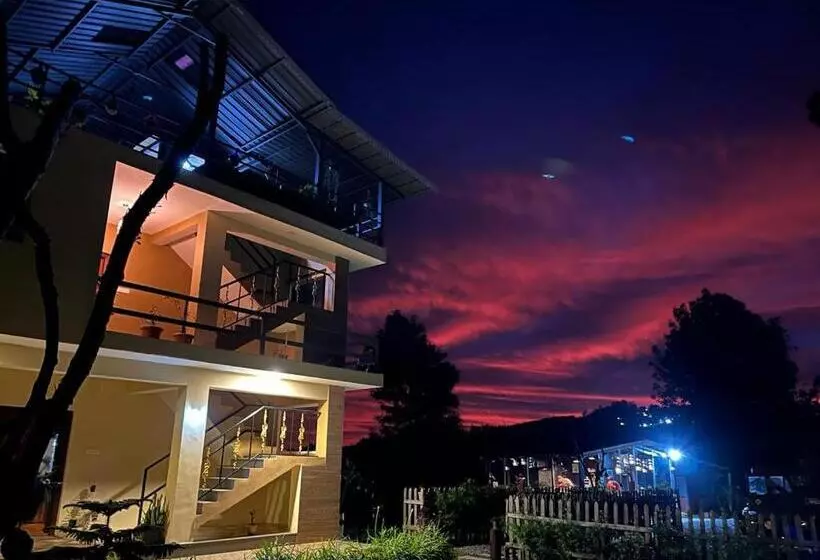 Aamiaismajoitus (B&B) Moonlight Chillers By Lexstays