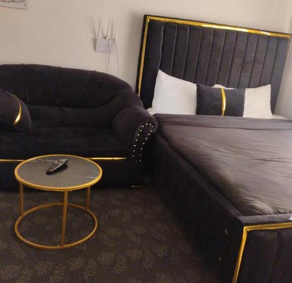 تختخواب و صبحانه Penthouse Studio