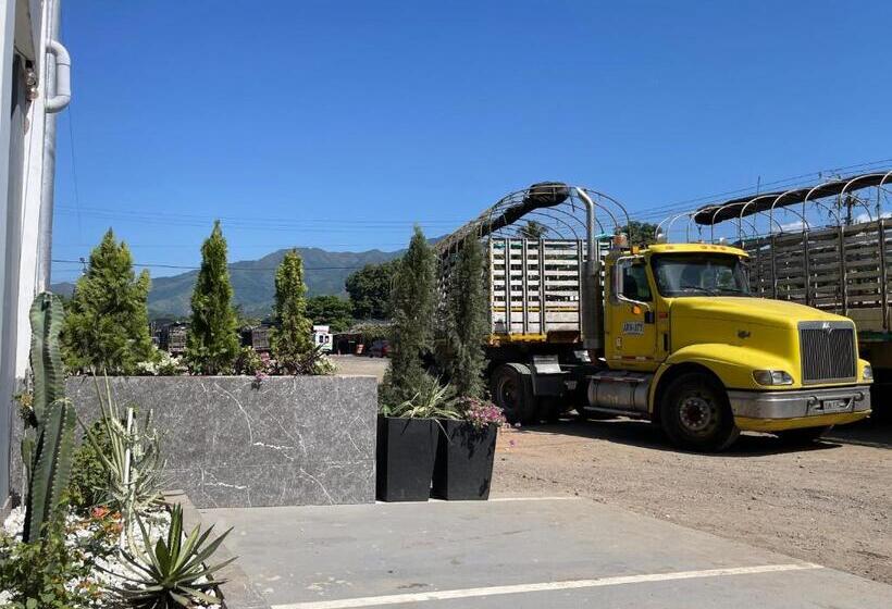 هتل Balcon De Oro Curumani