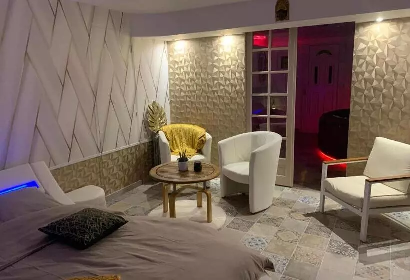Hotelli Espace Détente Jacuzzi Sauna