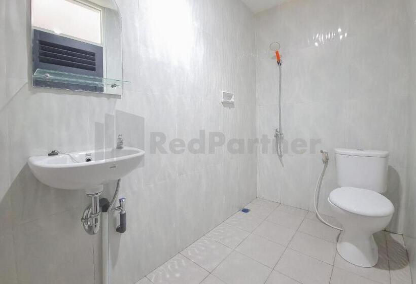 Отель Semeru Guest House Redpartner