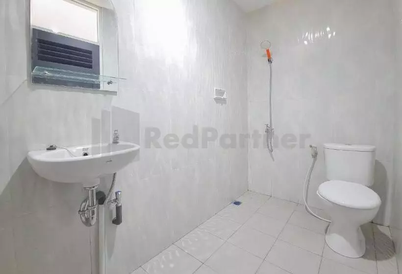 ホテル Semeru Guest House Redpartner