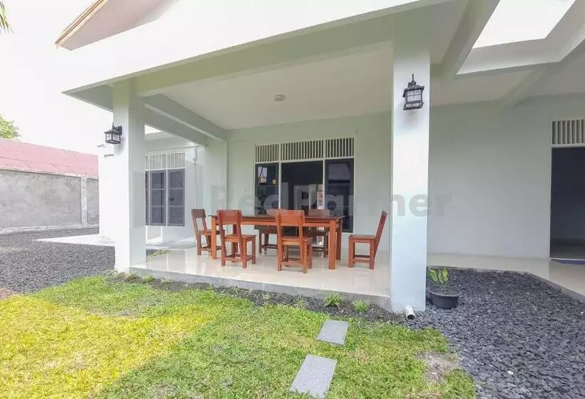 ホテル Semeru Guest House Redpartner