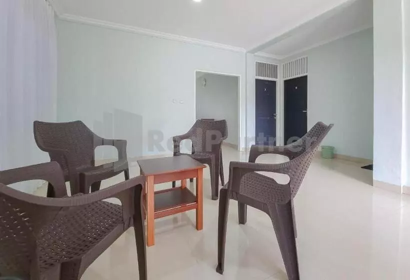ホテル Semeru Guest House Redpartner
