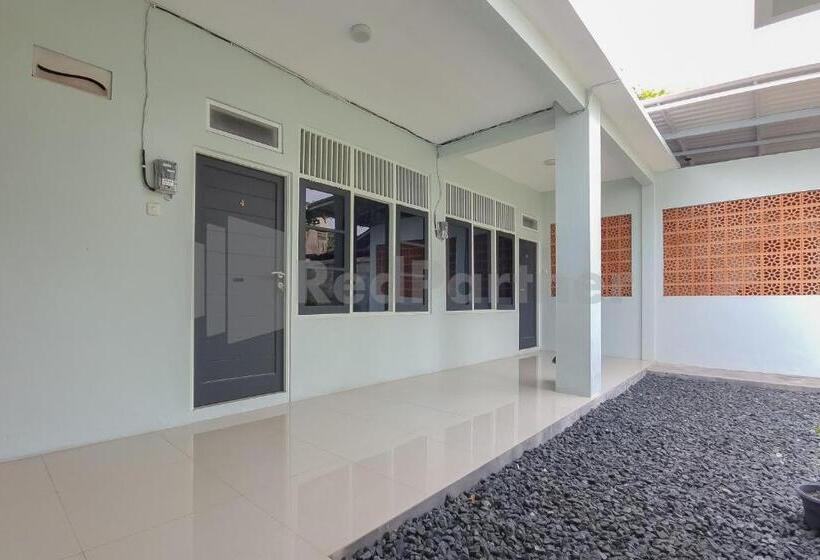 Отель Semeru Guest House Redpartner