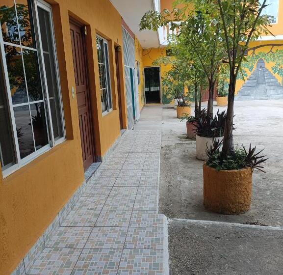 هتل Y Restaurante Casa Jardines