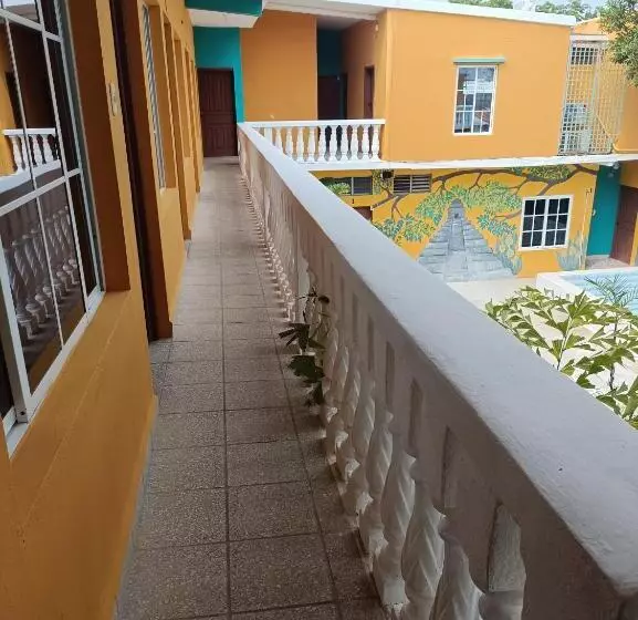 هتل Y Restaurante Casa Jardines