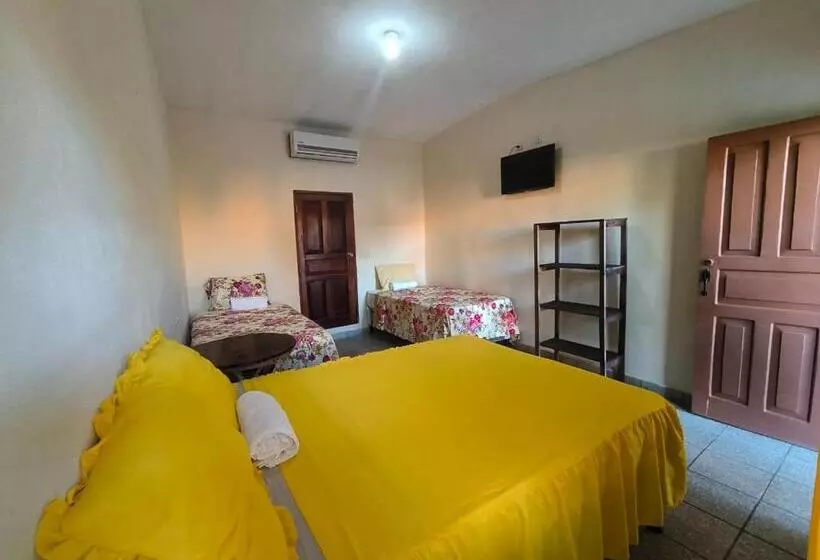 هتل Y Restaurante Casa Jardines