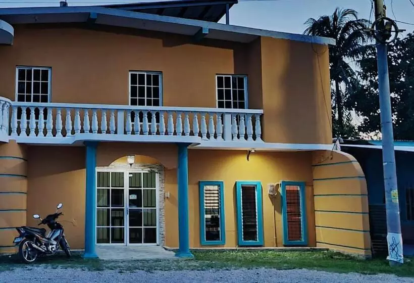 هتل Y Restaurante Casa Jardines