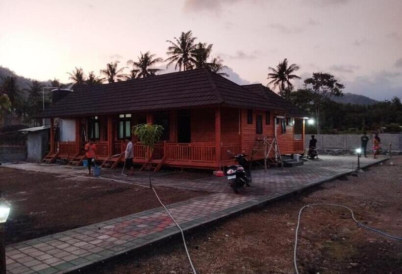 Mandalika Queen Hostel