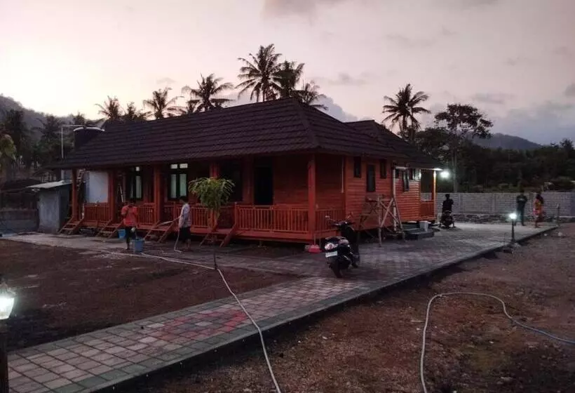 Mandalika Queen Hostel