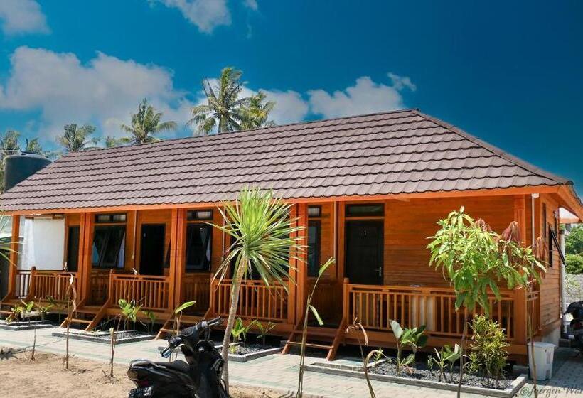 Mandalika Queen Hostel