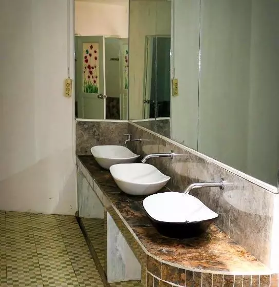 Mandalika Queen Hostel