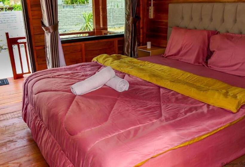 Mandalika Queen Hostel