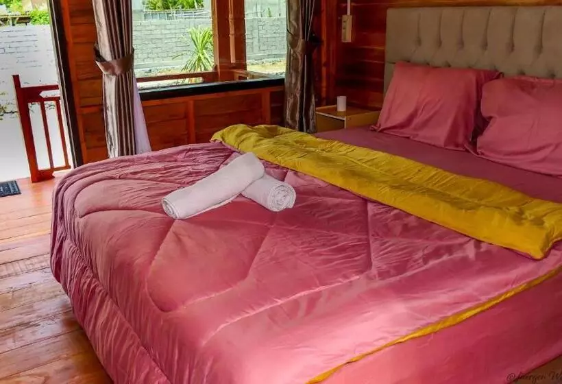 Mandalika Queen Hostel