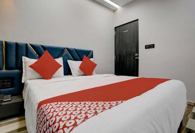 Oyo Flagship Hotel Lavish