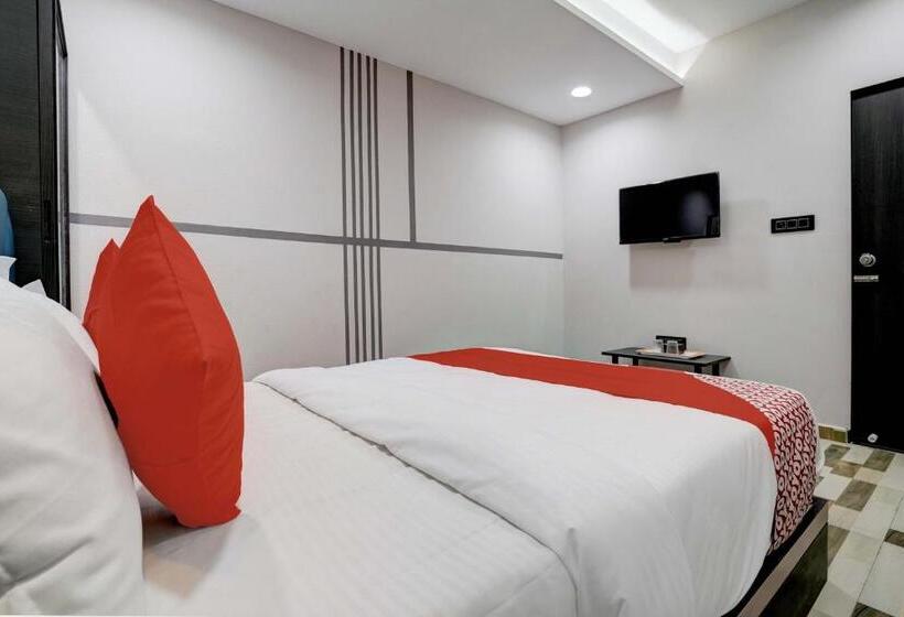 Oyo Flagship Hotel Lavish