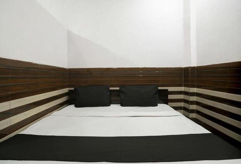 Отель Midtown Guest House