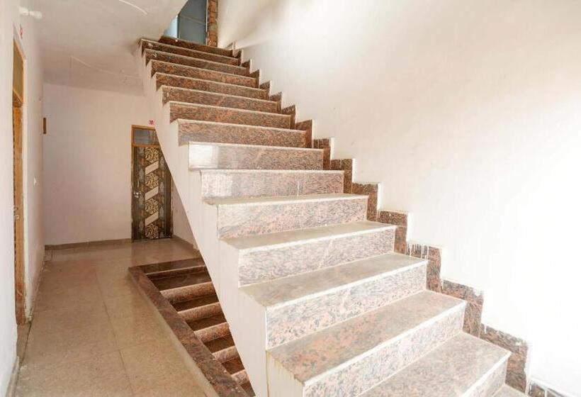 Отель Midtown Guest House