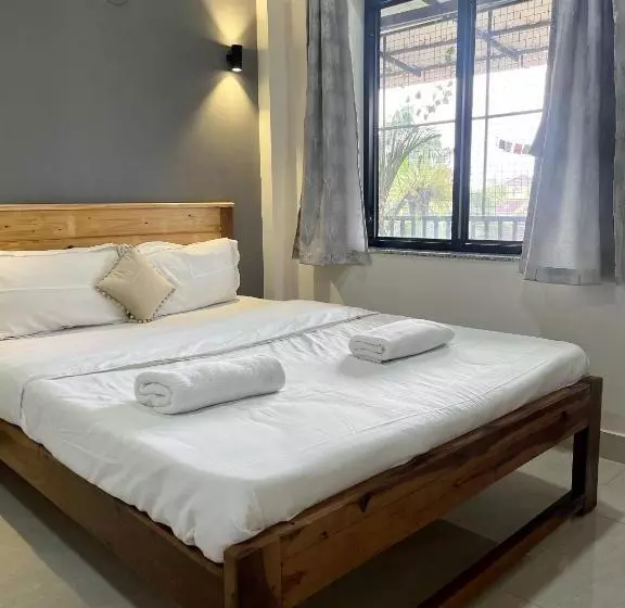 ペンション Kiara Studio Apartment Assagao   Goaround Homes
