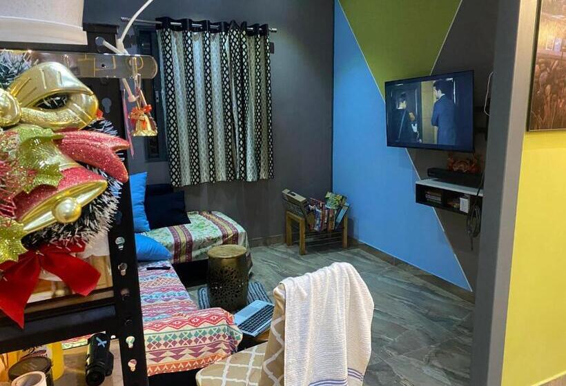 بنسيون Silverlinecloudcottage