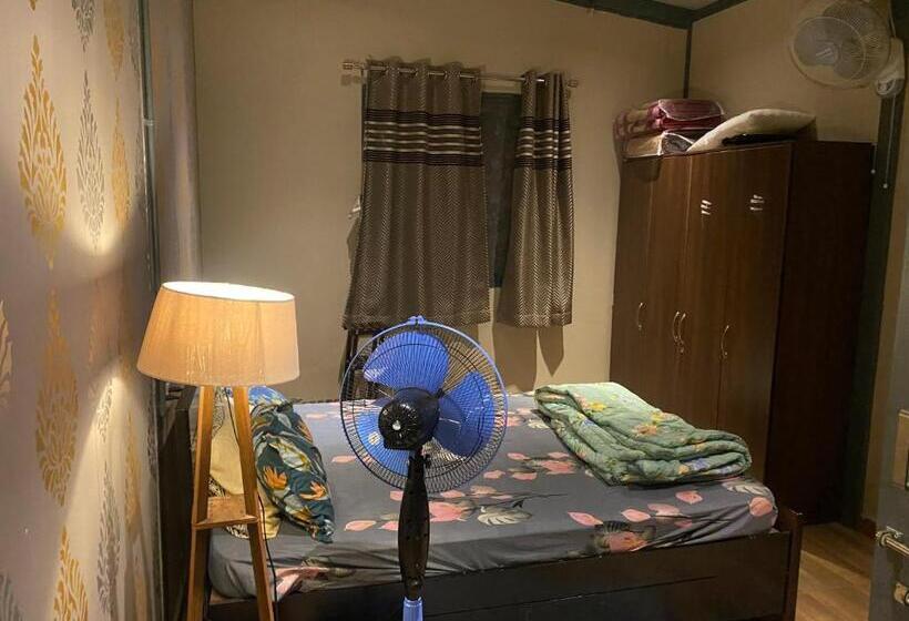 بنسيون Silverlinecloudcottage