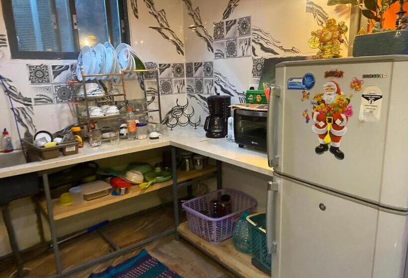 بنسيون Silverlinecloudcottage