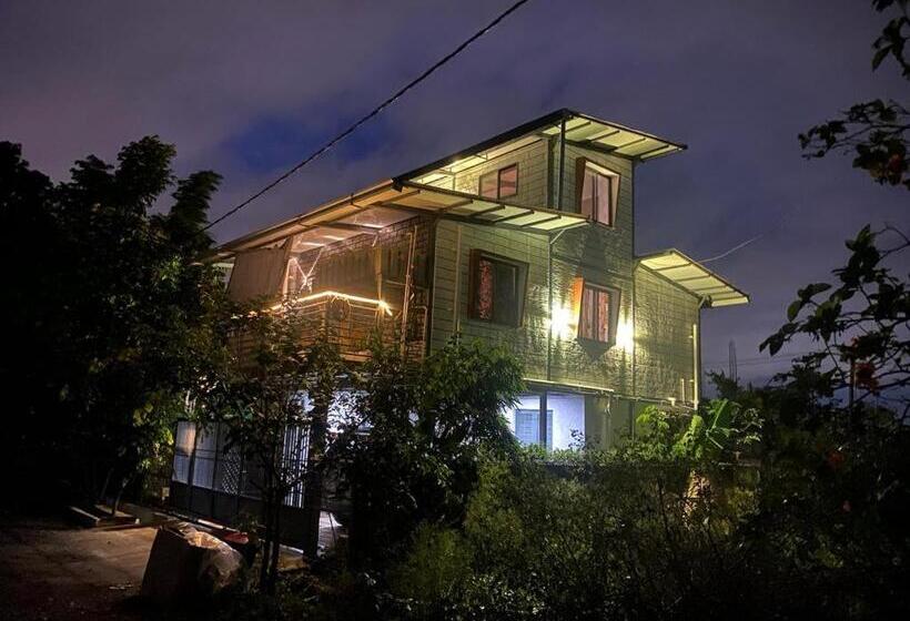 بنسيون Silverlinecloudcottage