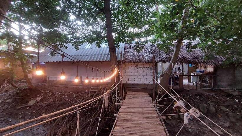 הוסטל Little Beach Garden