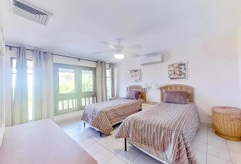 ホテル Bahia Pez Vela Villa Combo Units 18 And 19