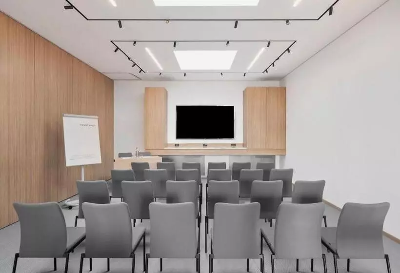 هتل Courtyard By Marriott Biel Bienne