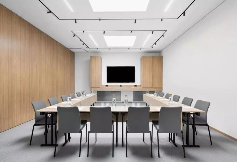 هتل Courtyard By Marriott Biel Bienne