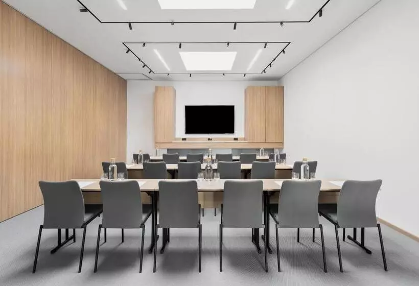 هتل Courtyard By Marriott Biel Bienne