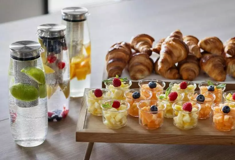 هتل Courtyard By Marriott Biel Bienne