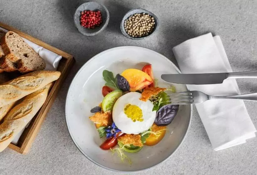 هتل Courtyard By Marriott Biel Bienne