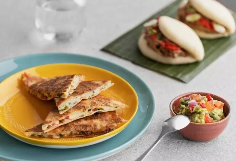 هتل Courtyard By Marriott Biel Bienne