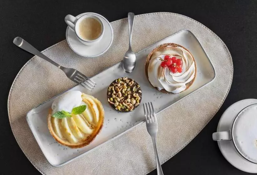 هتل Courtyard By Marriott Biel Bienne