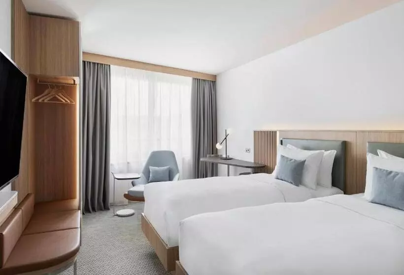 هتل Courtyard By Marriott Biel Bienne