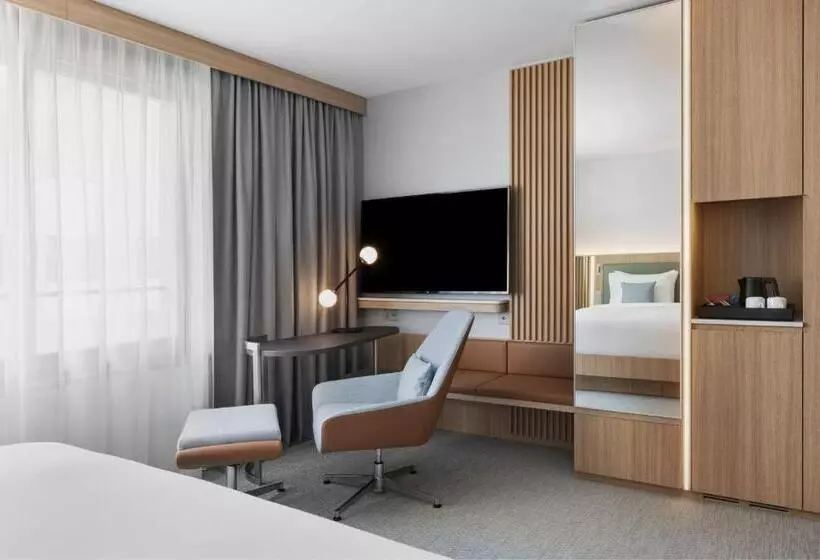 هتل Courtyard By Marriott Biel Bienne