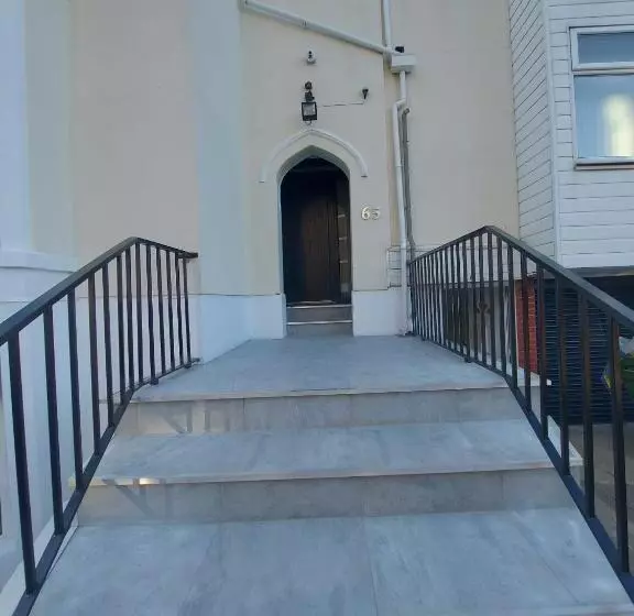 هتل Inn By The Sea, Portsmouth   En Suite Rooms With Or Without Sea View